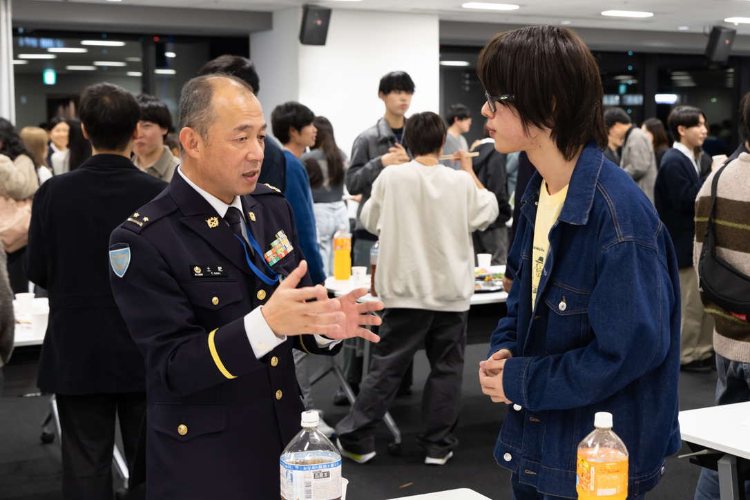 防衛省職員と学生の個別交流