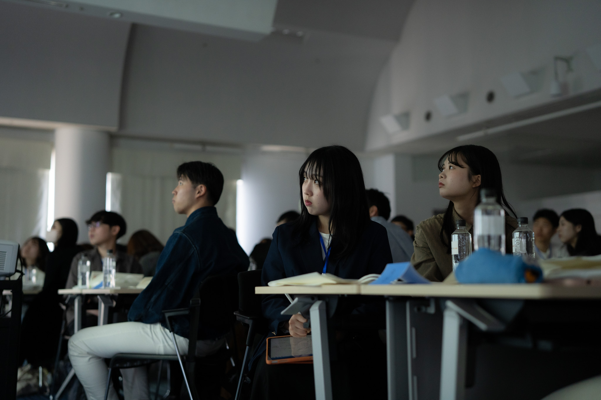 企業説明を聞く学生たちの様子